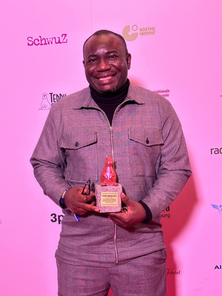 Imafidon Gift Jesurobo-Owie holding the Teddy Award at Berlinale